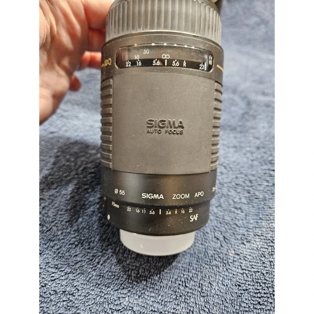 Vintage Sigma Auto Focus SAF APO 75-300mm 1:4 - 5.6 ZOOM Lens Japan With Case
